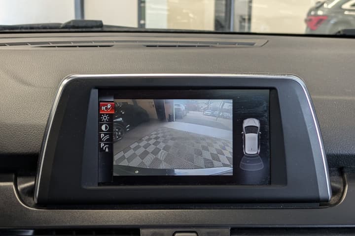BMW SERIE 2 218d 150cv Lounge A / Toit Ouvrant / Camera / GPS — photo 9