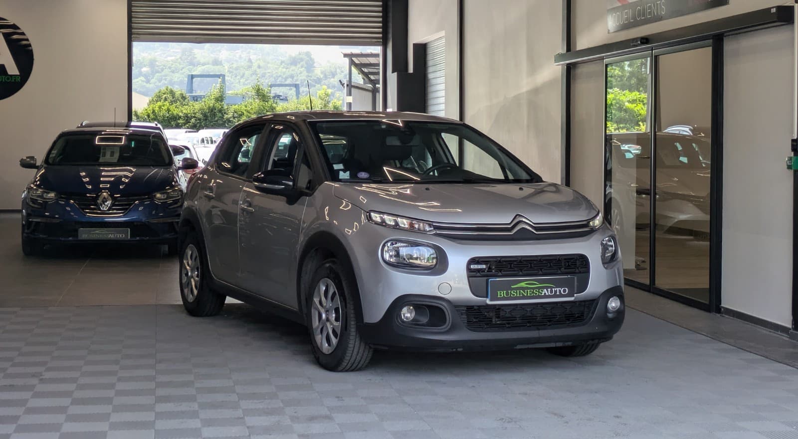 CITROEN C3 ESSENCE 82cv Live / 5 Portes / Attelage / Crit'Air 1 — photo 2