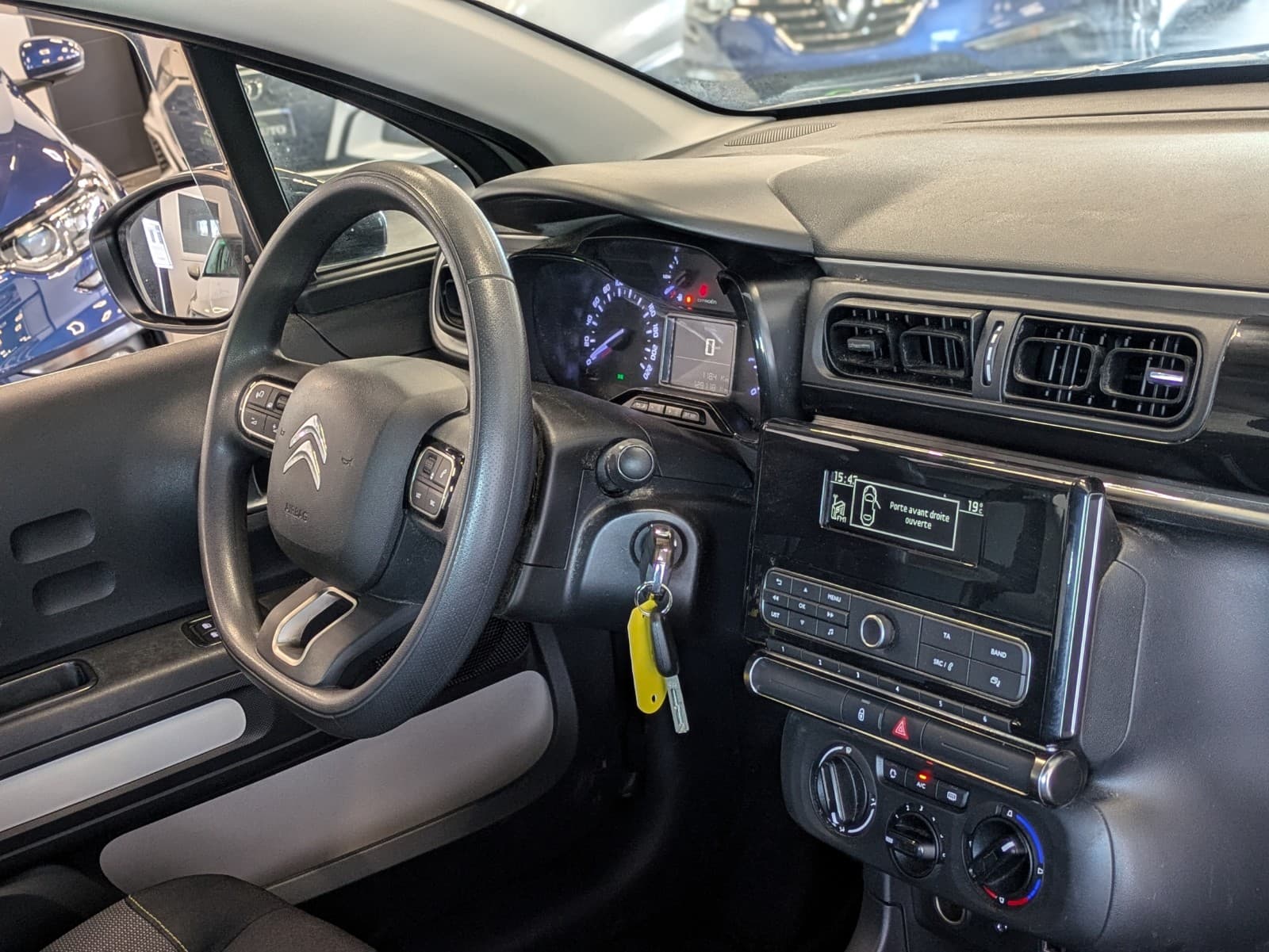 CITROEN C3 ESSENCE 82cv Live / 5 Portes / Attelage / Crit'Air 1 — photo 6