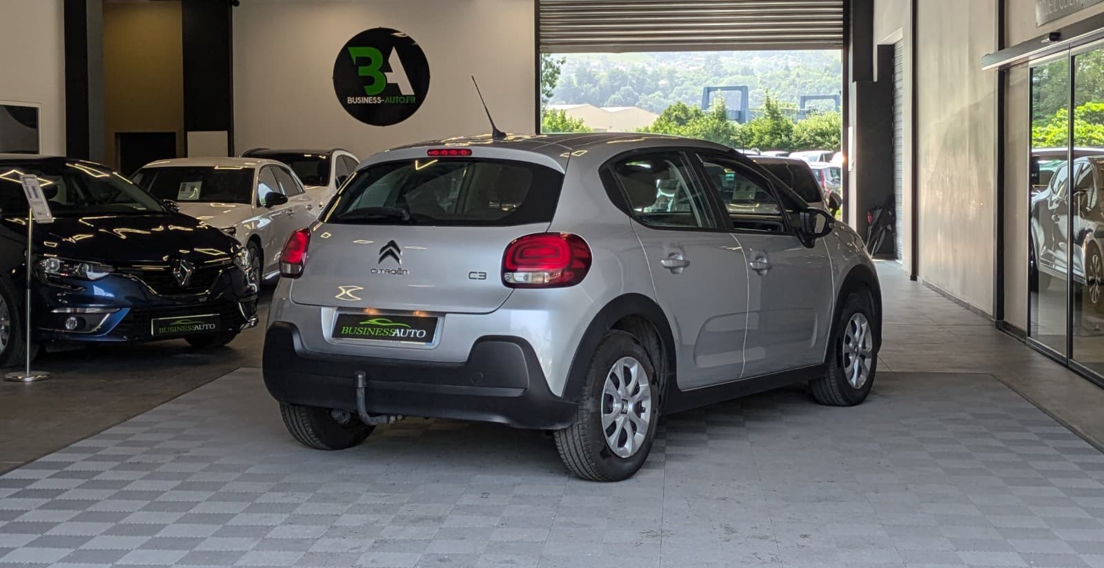 CITROEN C3 ESSENCE 82cv Live / 5 Portes / Attelage / Crit'Air 1 — photo 8