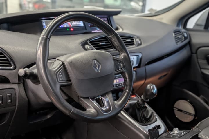 RENAULT SCENIC TCe 130cv Energy Bose Edition / GPS / Caméra de recul / Bluetooth — photo 5