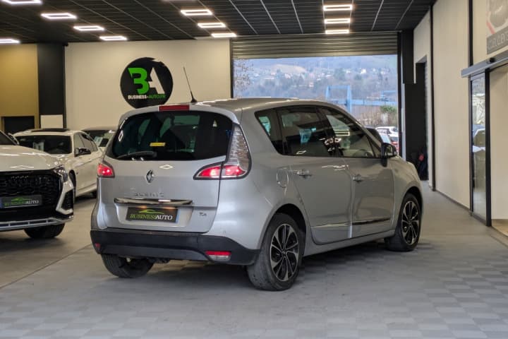 RENAULT SCENIC TCe 130cv Energy Bose Edition / GPS / Caméra de recul / Bluetooth — photo 10