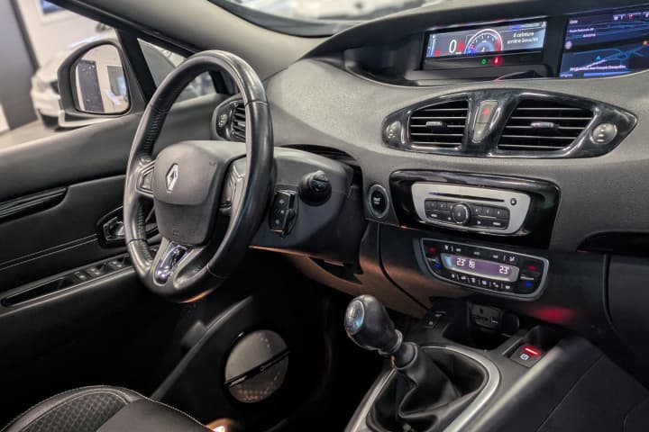 RENAULT SCENIC TCe 130cv Energy Bose Edition / GPS / Caméra de recul / Bluetooth — photo 6