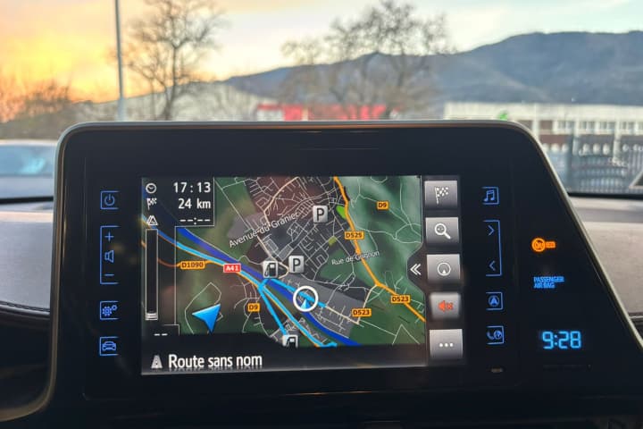 TOYOTA C-HR 122h Graphic — photo 3