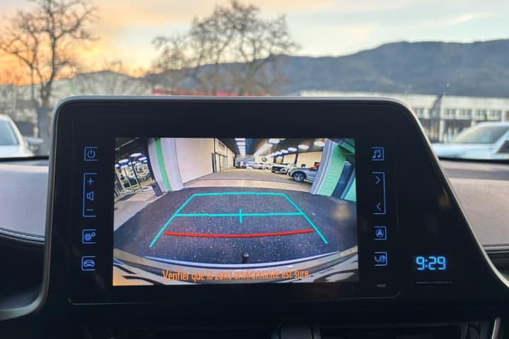 TOYOTA C-HR 122h Graphic — photo 4