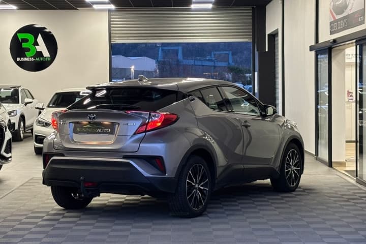 TOYOTA C-HR 122h Graphic — photo 8