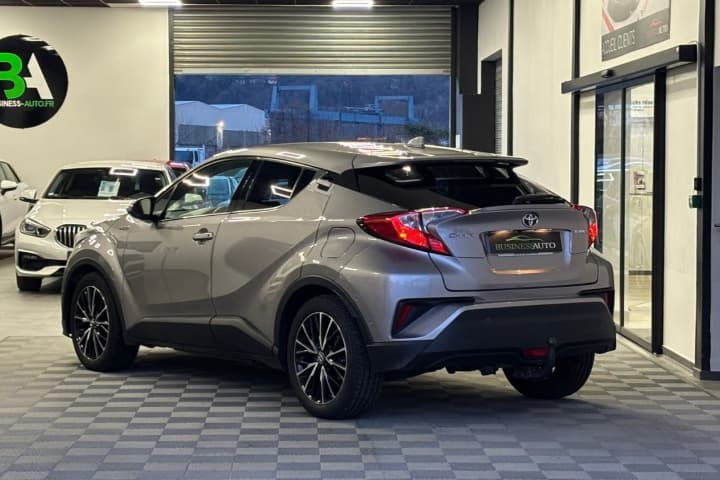 TOYOTA C-HR 122h Graphic — photo 9