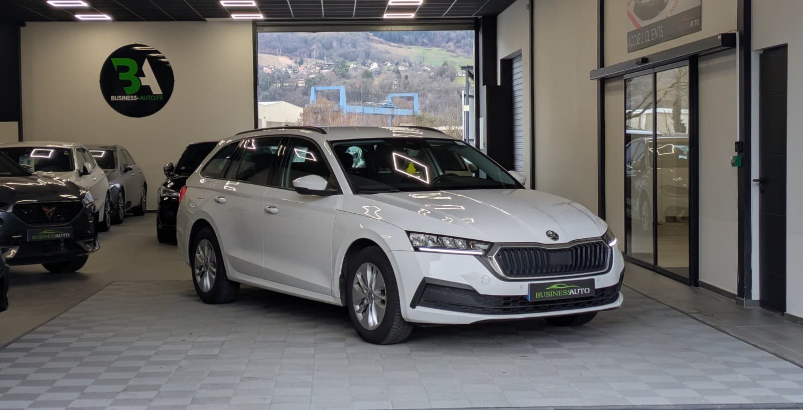 SKODA OCTAVIA 2.0 TDI 116cv DSG7 Ambition / GPS / CarPlay / Volant Chauffant / Camera — photo 2