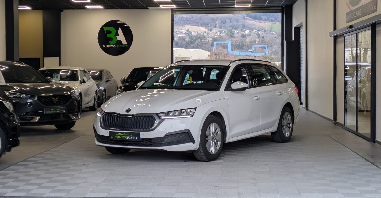 SKODA OCTAVIA 2.0 TDI 116cv DSG7 Ambition / GPS / CarPlay / Volant Chauffant / Camera — photo 1
