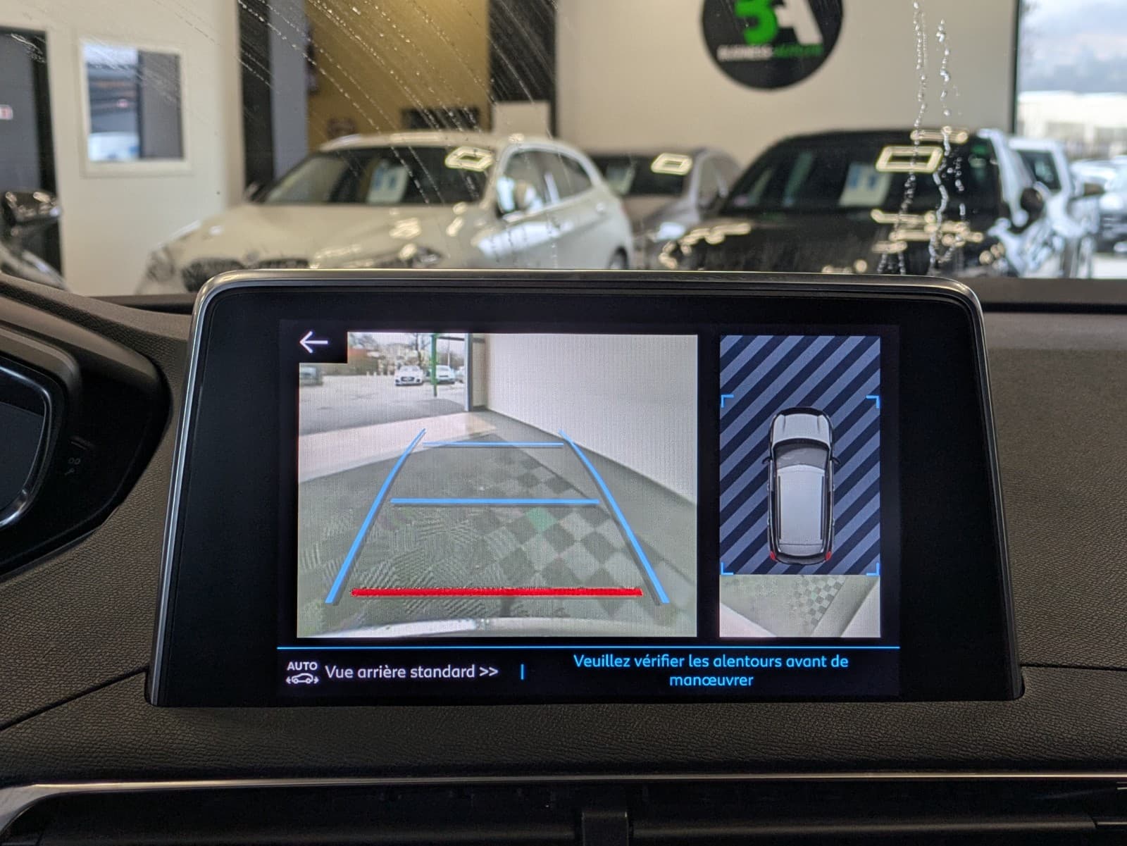 PEUGEOT 3008 Hybrid4 300cv e-EAT8 GT / GPS / Caméra de recul / CarPlay — photo 8