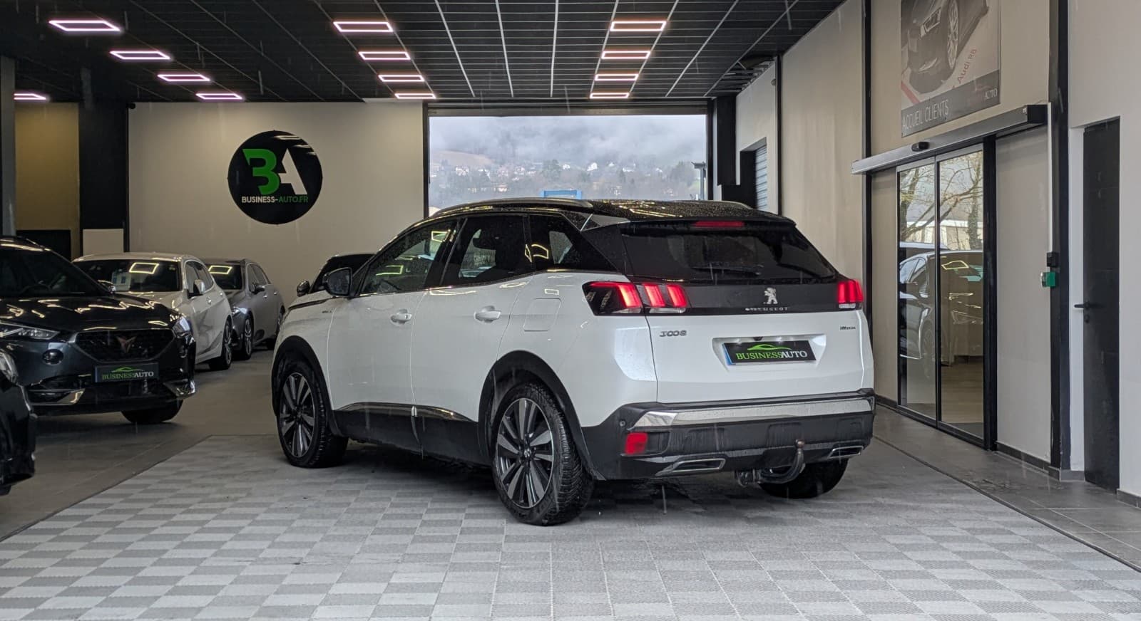 PEUGEOT 3008 Hybrid4 300cv e-EAT8 GT / GPS / Caméra de recul / CarPlay — photo 10