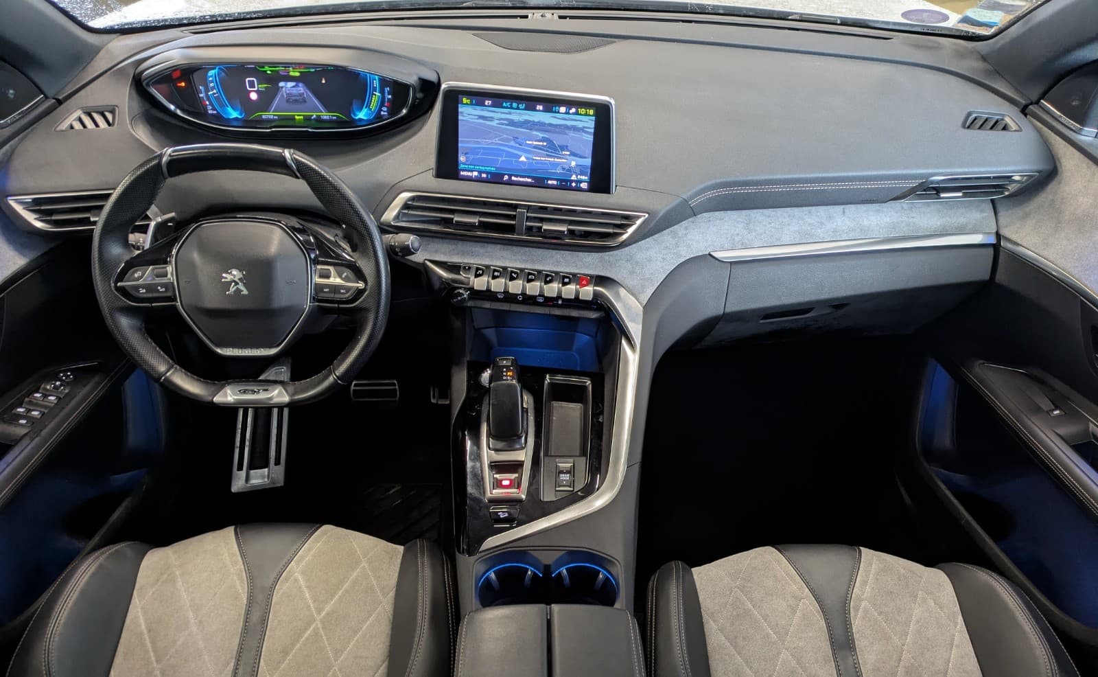 PEUGEOT 3008 Hybrid4 300cv e-EAT8 GT / GPS / Caméra de recul / CarPlay — photo 3
