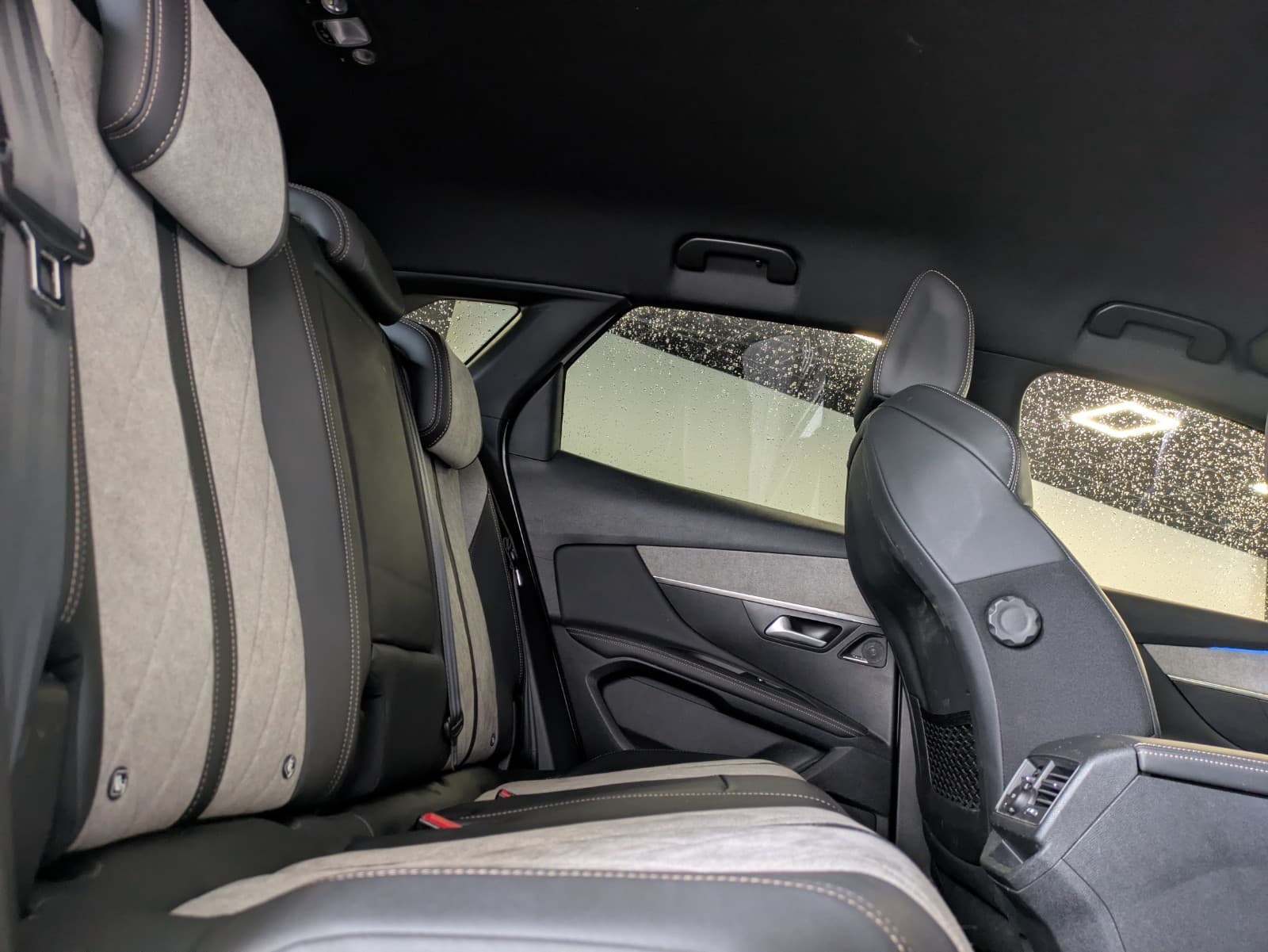 PEUGEOT 3008 Hybrid4 300cv e-EAT8 GT / GPS / Caméra de recul / CarPlay — photo 4