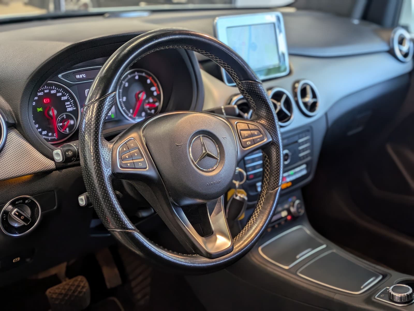 MERCEDES CLASSE B 200 d 136cv 7-G DCT Sensation / GPS / Cuir / Camera — photo 7