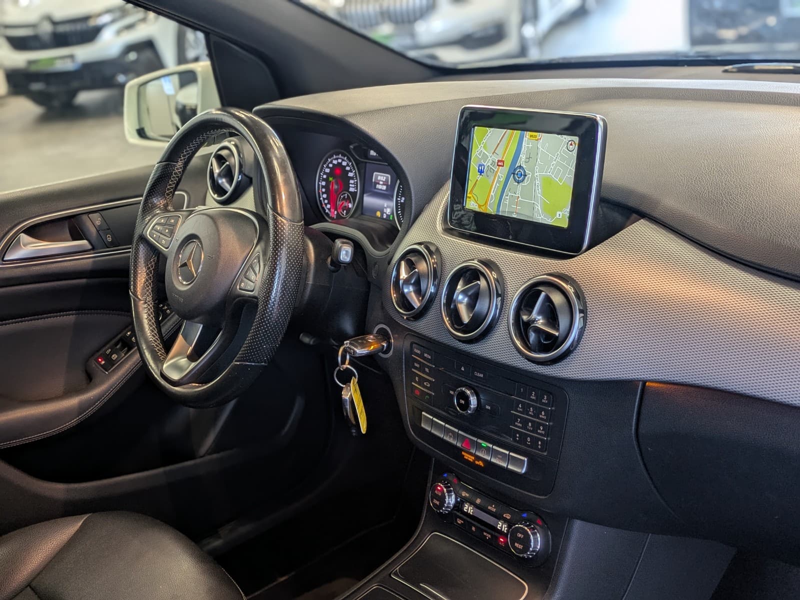 MERCEDES CLASSE B 200 d 136cv 7-G DCT Sensation / GPS / Cuir / Camera — photo 6