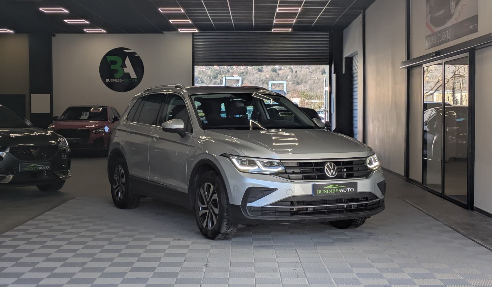 VOLKSWAGEN TIGUAN 2.0L TDI 150cv DSG7 Active / GPS / Caméra de recul / CarPlay — photo 2