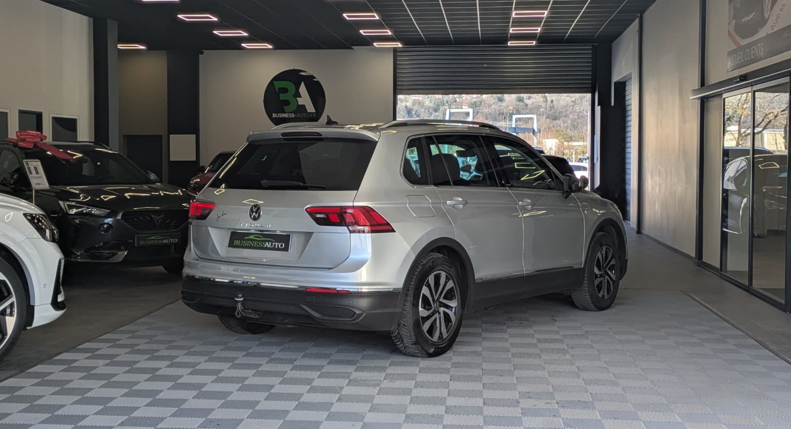 VOLKSWAGEN TIGUAN 2.0L TDI 150cv DSG7 Active / GPS / Caméra de recul / CarPlay — photo 9