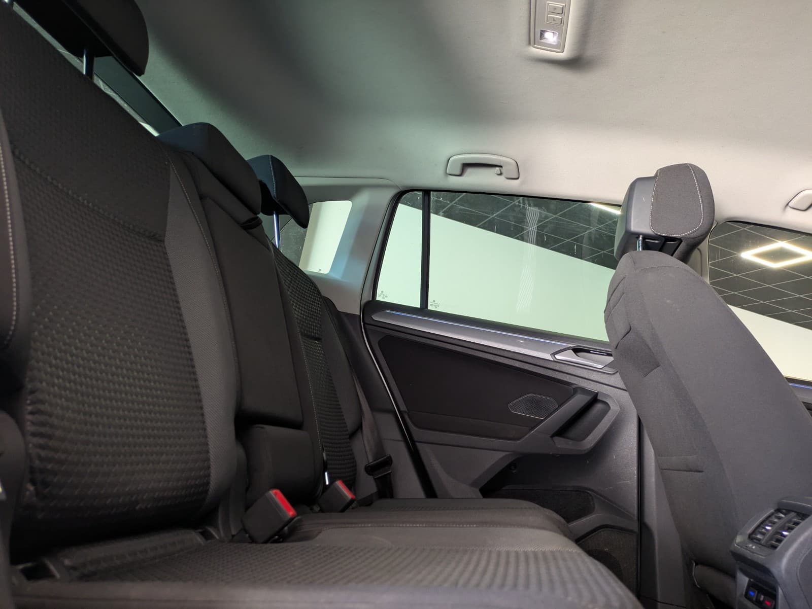 VOLKSWAGEN TIGUAN 2.0L TDI 150cv DSG7 Active / GPS / Caméra de recul / CarPlay — photo 4