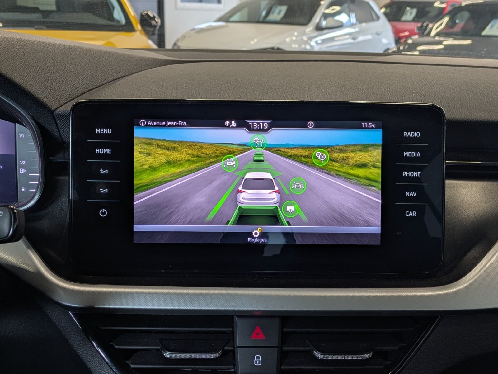 SKODA SCALA 1.6 TDI 116 ch DSG7 Business / Carplay / Aide au stationnement / GPS — photo 11