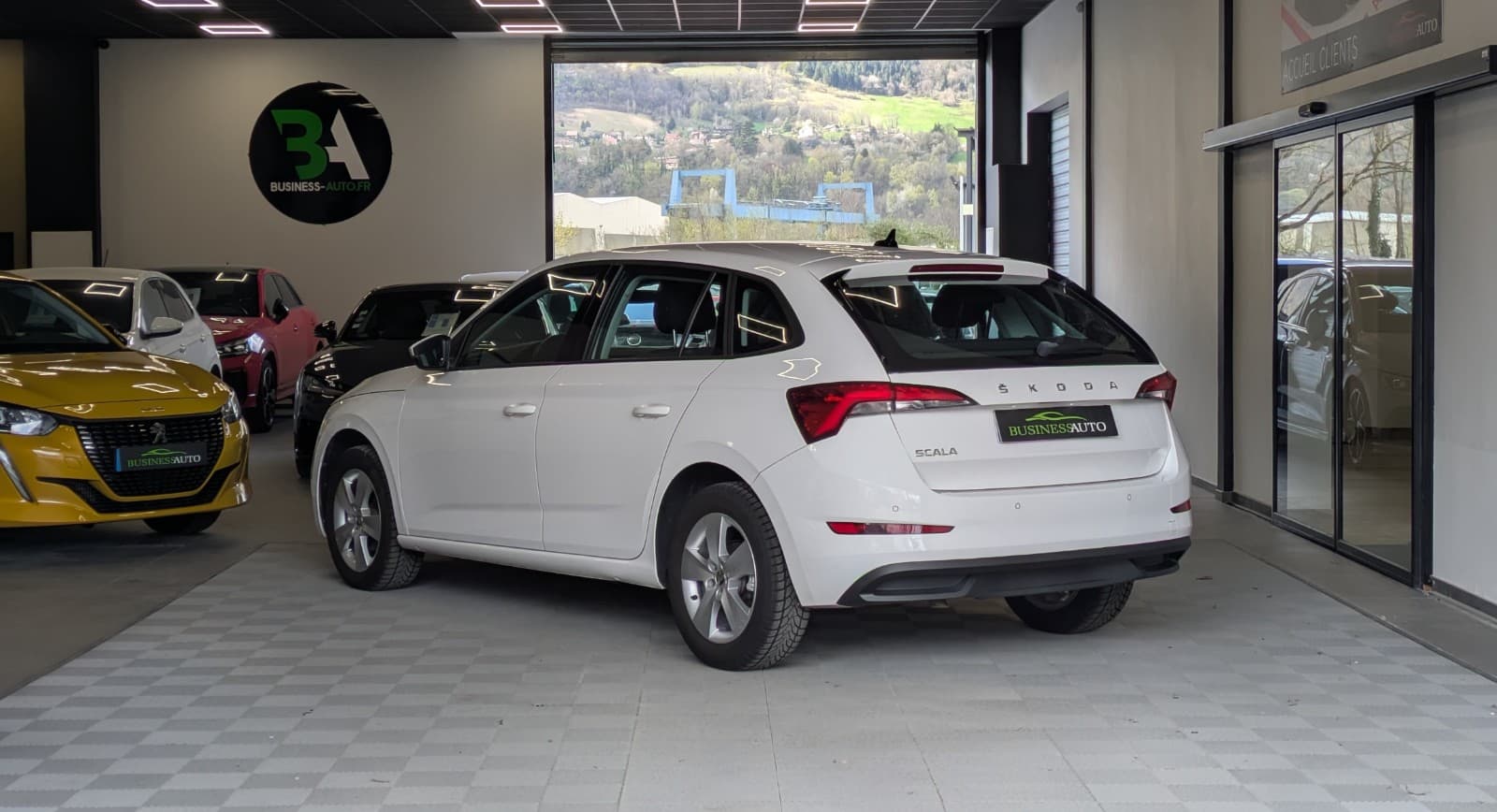 SKODA SCALA 1.6 TDI 116 ch DSG7 Business / Carplay / Aide au stationnement / GPS — photo 10