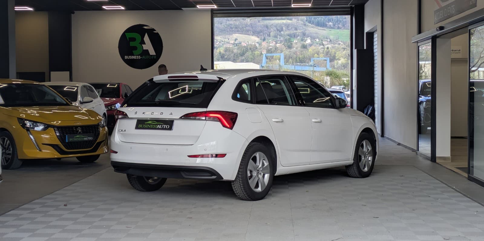 SKODA SCALA 1.6 TDI 116 ch DSG7 Business / Carplay / Aide au stationnement / GPS — photo 9
