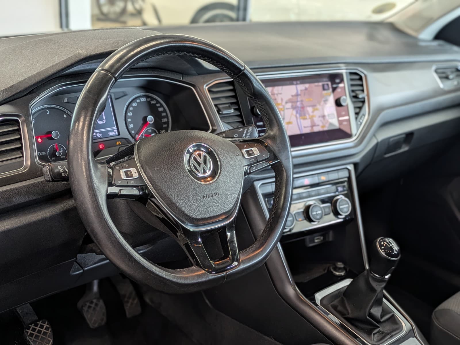 VOLKSWAGEN T-ROC 1.6 TDI 115cv Start/Stop BVM6 Lounge / GPS / Caméra de recul / Bluetooth — photo 7