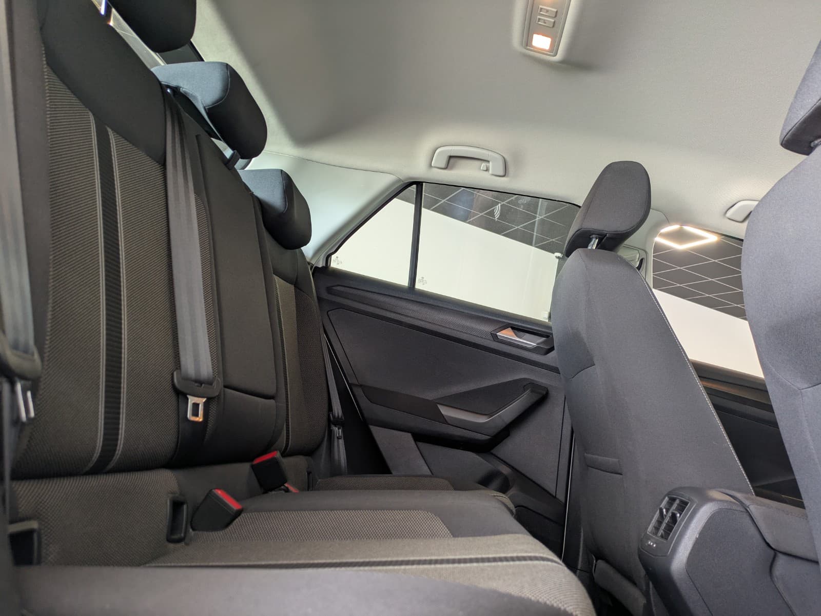 VOLKSWAGEN T-ROC 1.6 TDI 115cv Start/Stop BVM6 Lounge / GPS / Caméra de recul / Bluetooth — photo 4