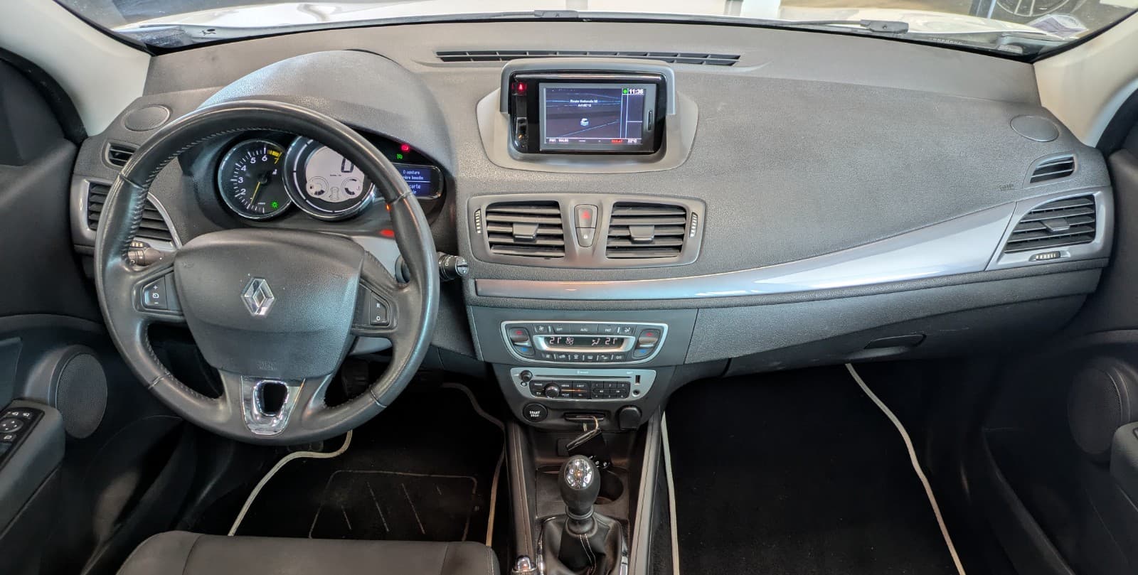 RENAULT MEGANE TCE 130cv Energy eco2 Limited / GPS / Bluetooth / Crit'air 1 — photo 3
