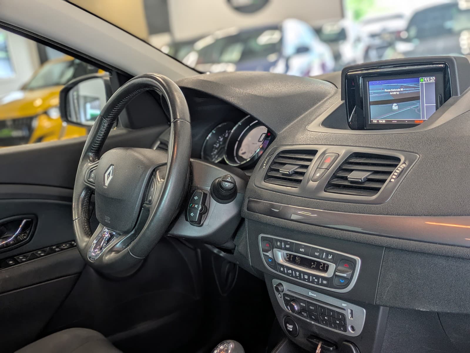 RENAULT MEGANE TCE 130cv Energy eco2 Limited / GPS / Bluetooth / Crit'air 1 — photo 6