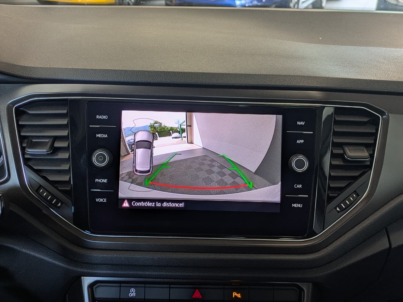 VOLKSWAGEN T-ROC 1.0 TSI 115cv Start/Stop BVM6 Lounge / GPS / Caméra de recul / CarPlay — photo 8