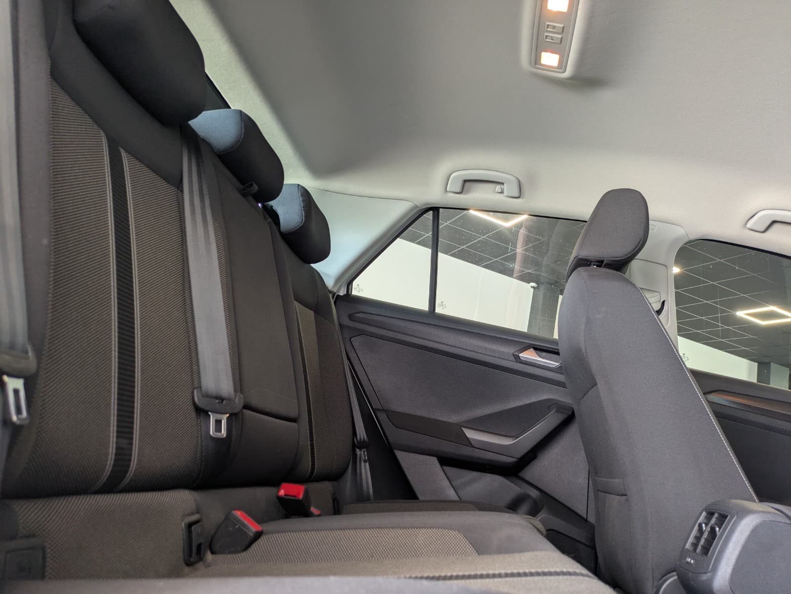 VOLKSWAGEN T-ROC 1.0 TSI 115cv Start/Stop BVM6 Lounge / GPS / Caméra de recul / CarPlay — photo 4