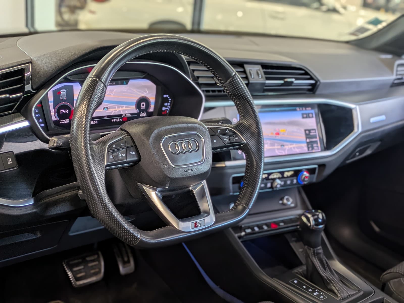 AUDI Q3 40 TFSI 190cv S tronic 7 Quattro S line / Toit Ouvrant / GPS / CarPlay / Caméra de recul / Drive Select — photo 7