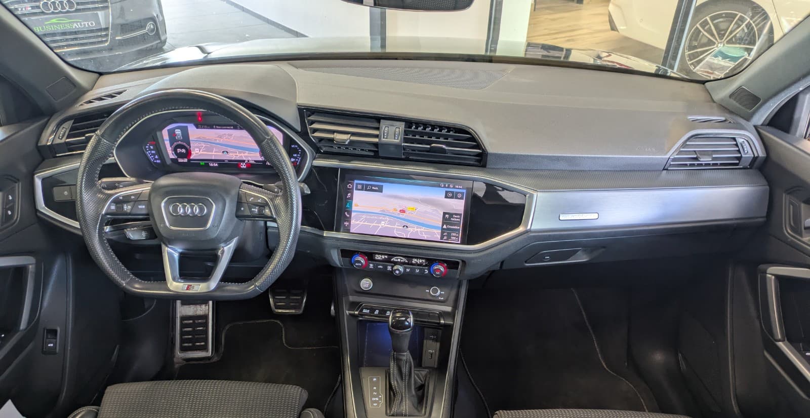 AUDI Q3 40 TFSI 190cv S tronic 7 Quattro S line / Toit Ouvrant / GPS / CarPlay / Caméra de recul / Drive Select — photo 3