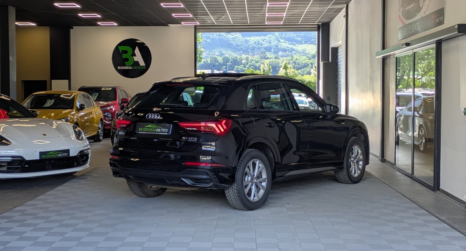 AUDI Q3 40 TFSI 190cv S tronic 7 Quattro S line / Toit Ouvrant / GPS / CarPlay / Caméra de recul / Drive Select — photo 9