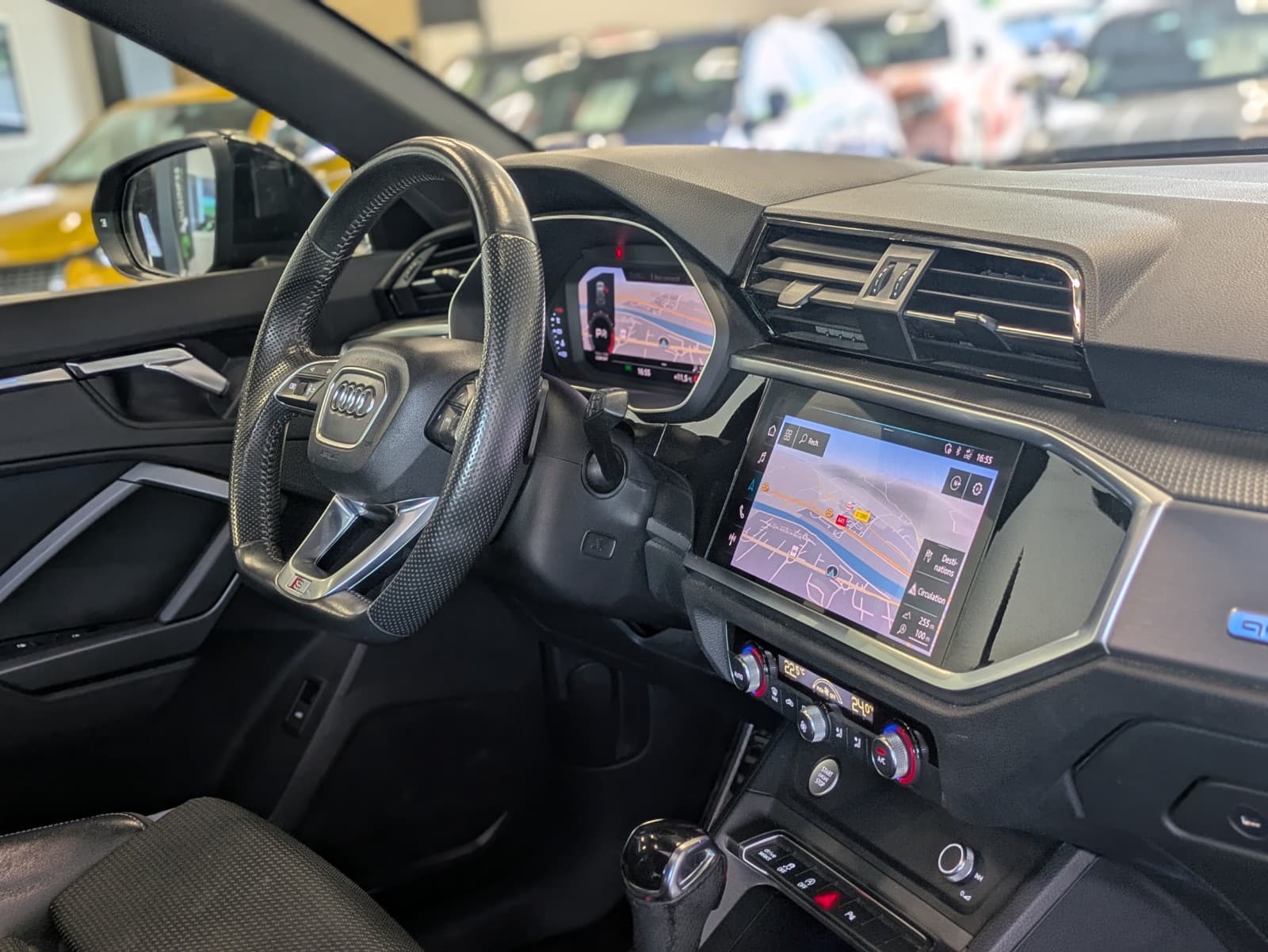 AUDI Q3 40 TFSI 190cv S tronic 7 Quattro S line / Toit Ouvrant / GPS / CarPlay / Caméra de recul / Drive Select — photo 6