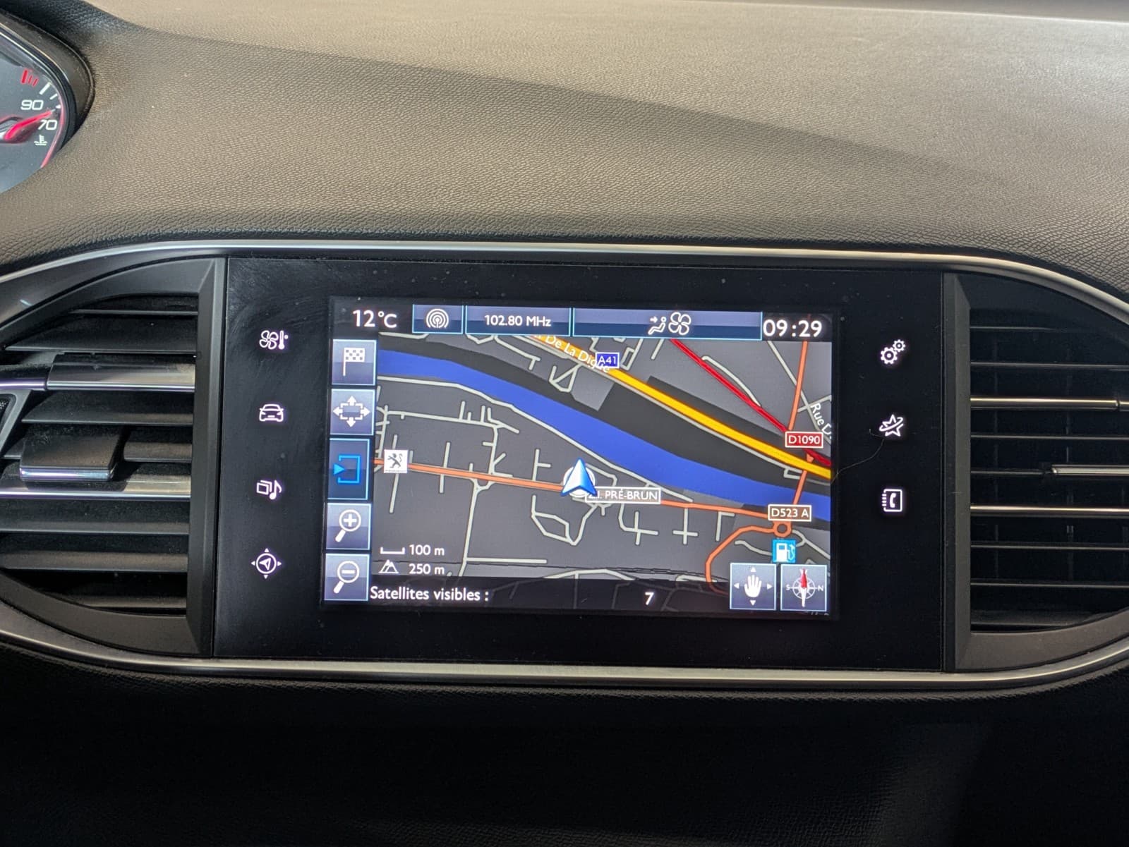 PEUGEOT 308 1.2i 130cv S&S BVM6 Allure / GPS / Caméra de recul / Bluetooth — photo 11