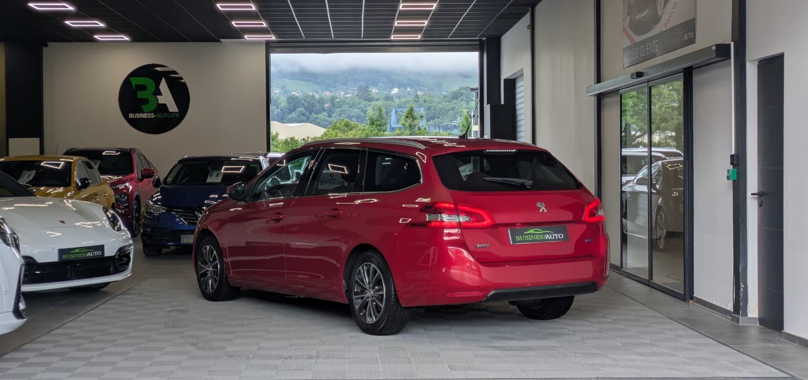 PEUGEOT 308 1.2i 130cv S&S BVM6 Allure / GPS / Caméra de recul / Bluetooth — photo 10