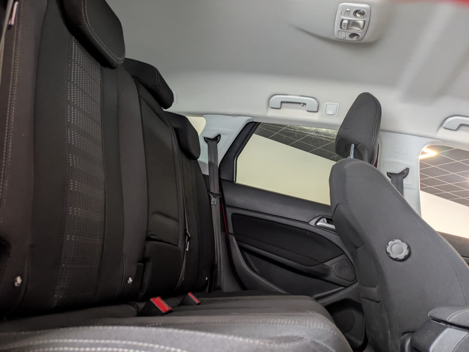PEUGEOT 308 1.2i 130cv S&S BVM6 Allure / GPS / Caméra de recul / Bluetooth — photo 4