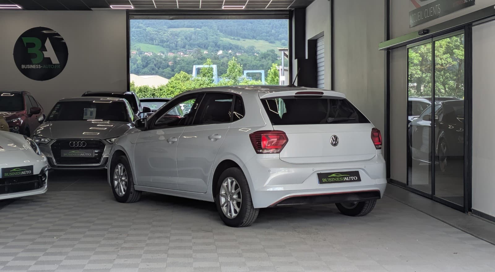 VOLKSWAGEN POLO TSI 95cv Confortline / GPS / Bluetooth / Crit'Air 1 — photo 9
