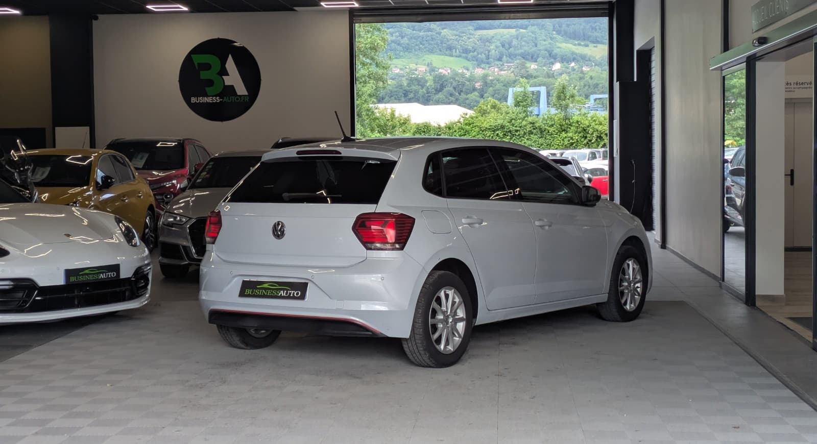 VOLKSWAGEN POLO TSI 95cv Confortline / GPS / Bluetooth / Crit'Air 1 — photo 10