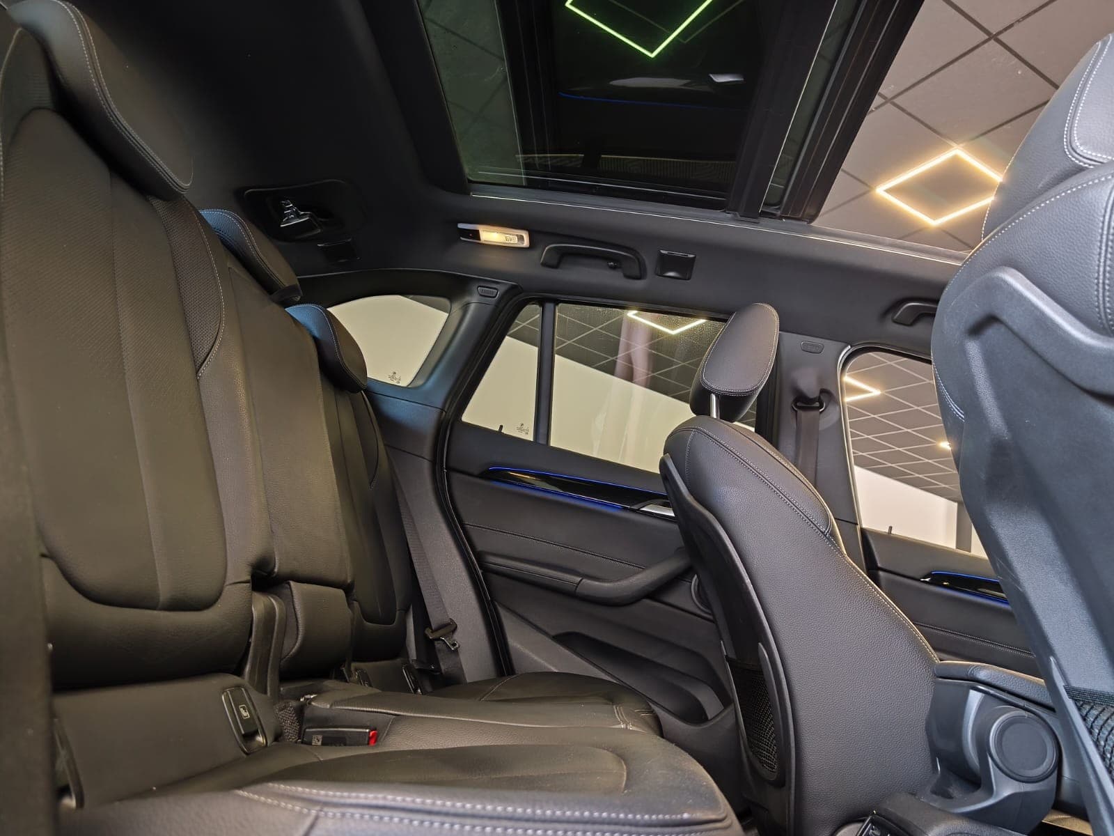 BMW X1 F48 LCI xDrive 18d 150cv BVA8 M Sport / Toit Ouvrant / CarPlay / Camera / Affichage Tete Haute — photo 4