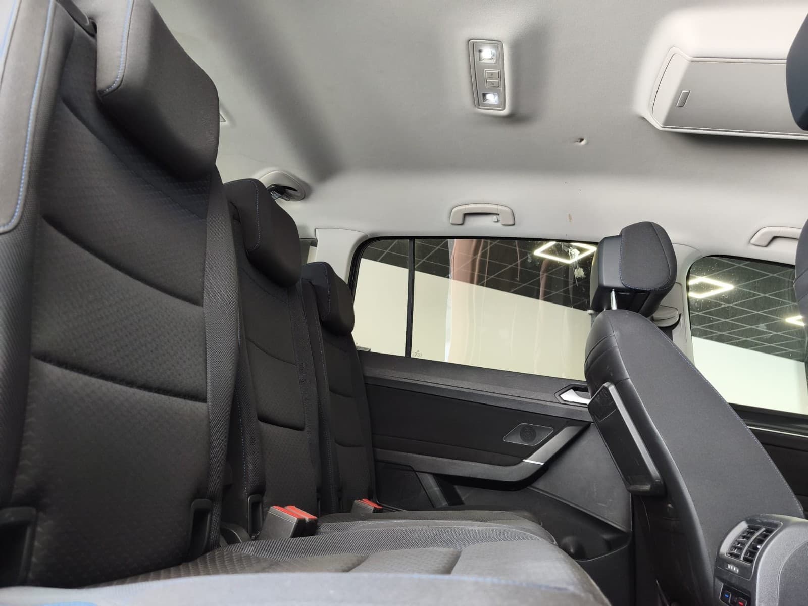 VOLKSWAGEN TOURAN 2.0 TDI 150cv DSG7 United / GPS / CarPlay / 7 Places / Attelage — photo 4