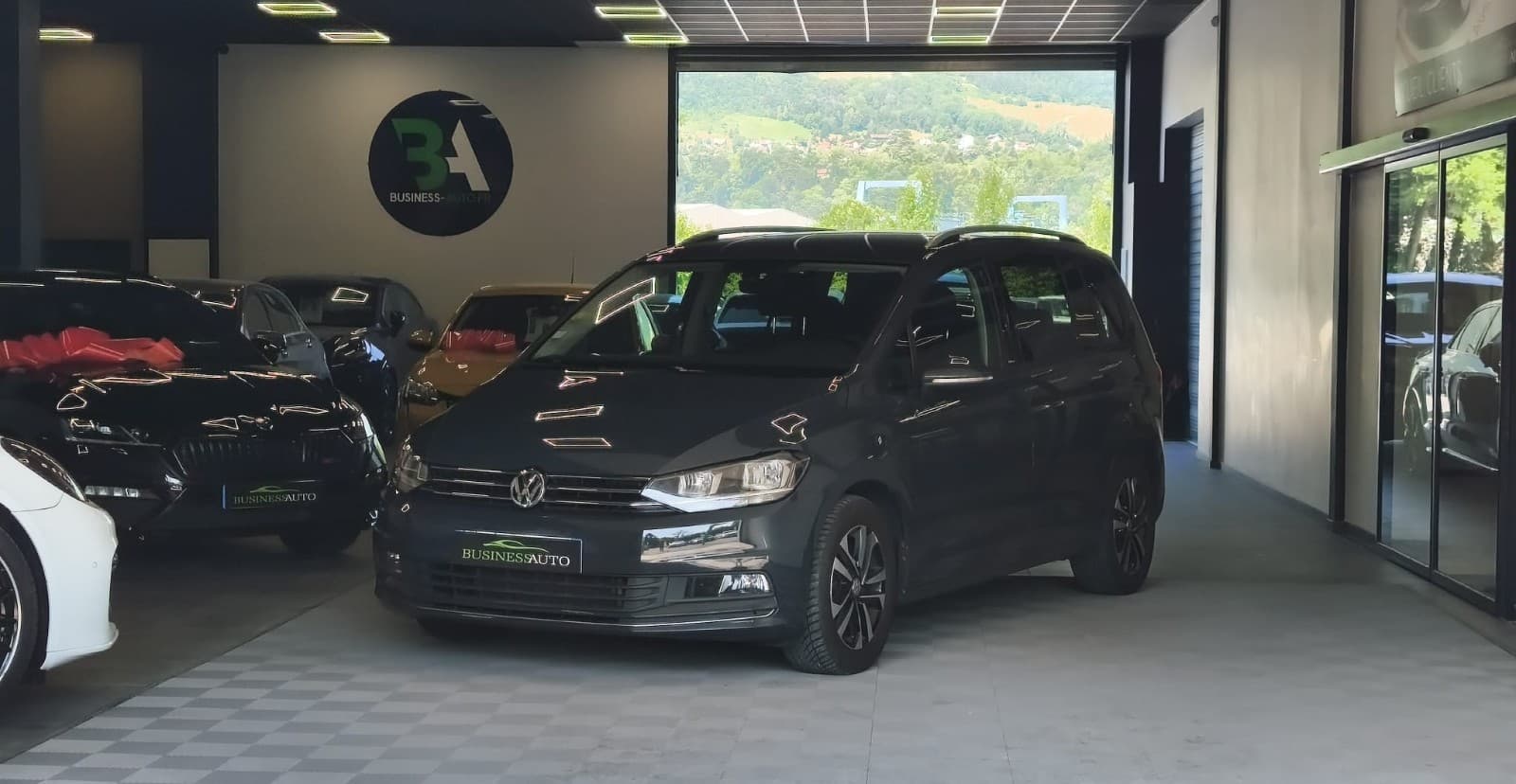 VOLKSWAGEN TOURAN