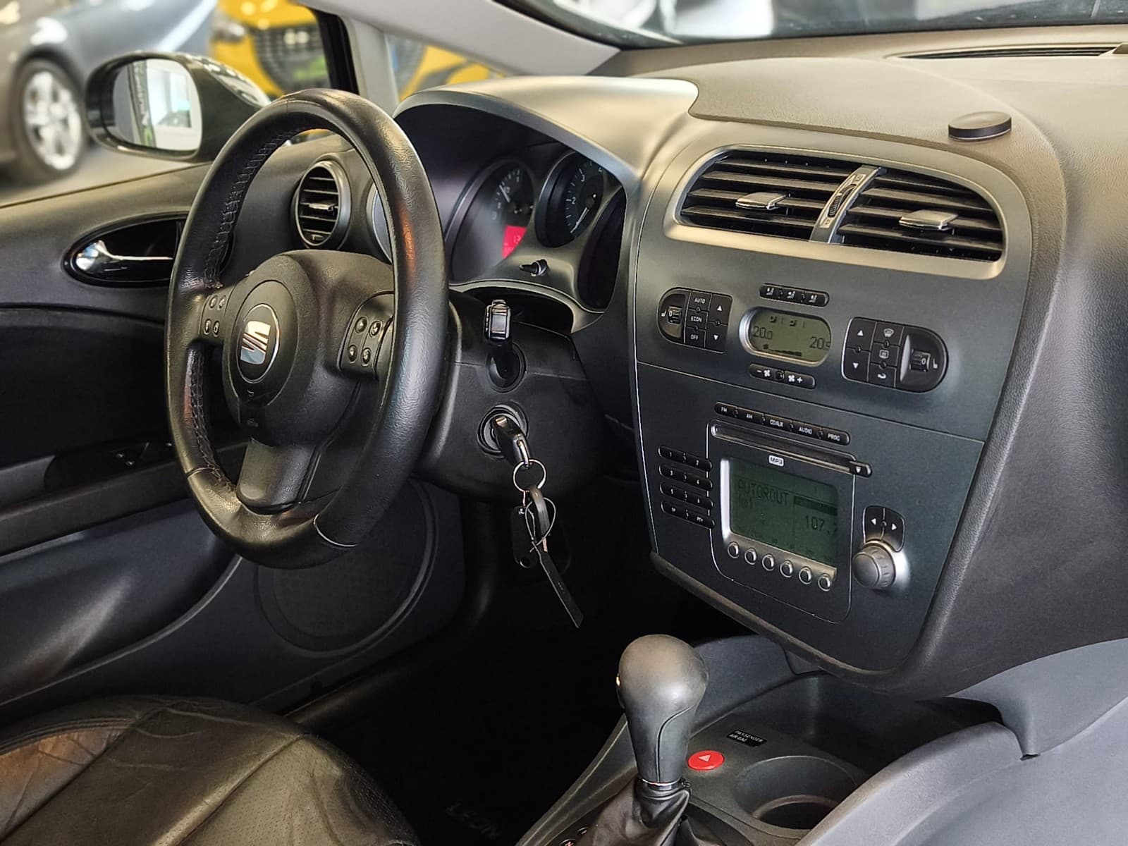 SEAT LEON 2.0 TDI 140cv Stylance DSG / Cuir / Sièges Chauffants — photo 8