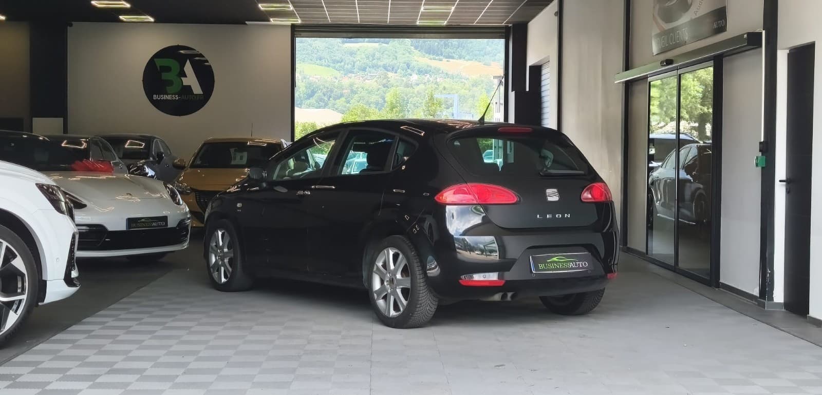 SEAT LEON 2.0 TDI 140cv Stylance DSG / Cuir / Sièges Chauffants — photo 10