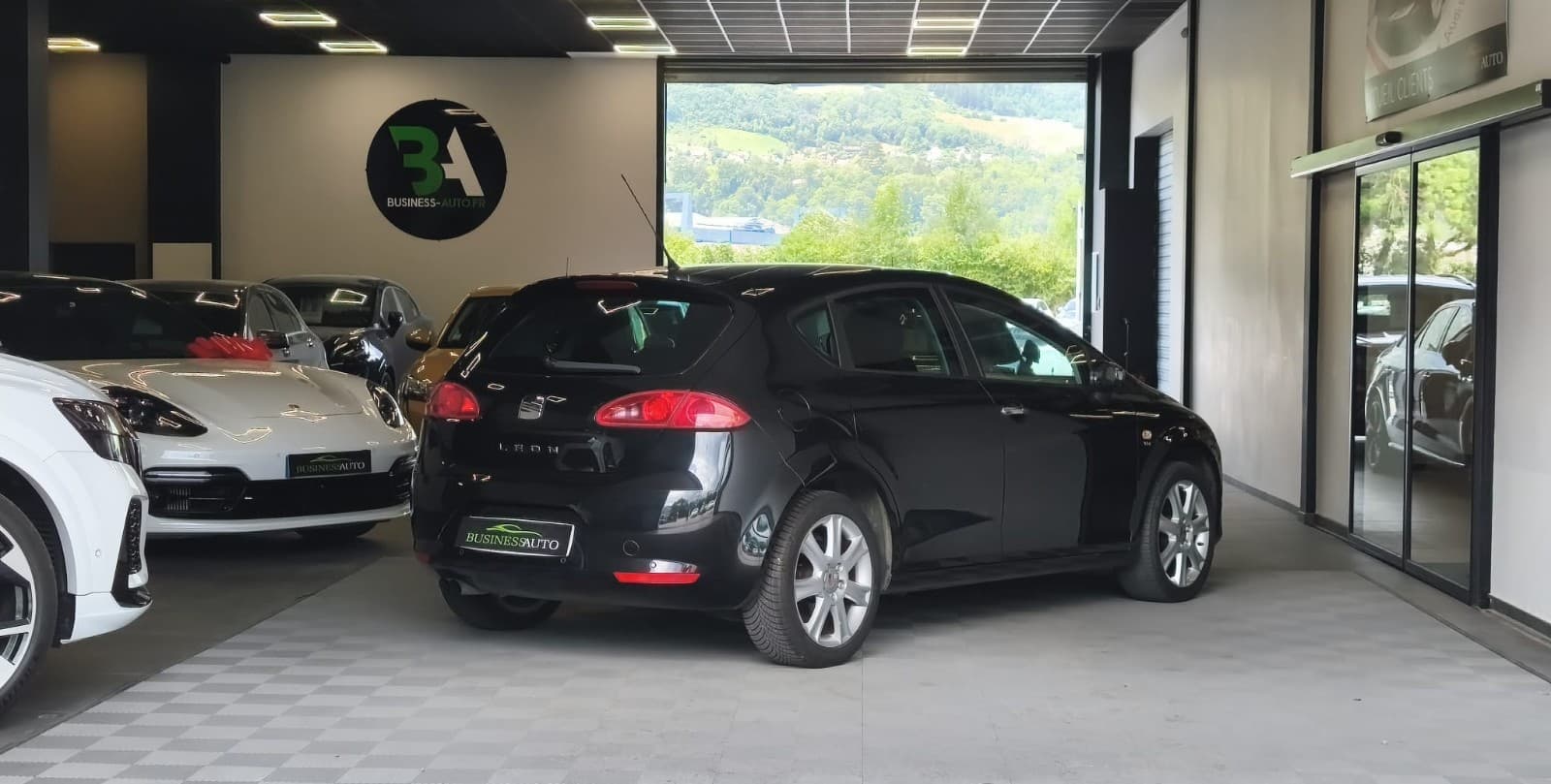 SEAT LEON 2.0 TDI 140cv Stylance DSG / Cuir / Sièges Chauffants — photo 9