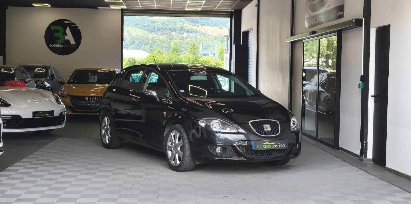 SEAT LEON 2.0 TDI 140cv Stylance DSG / Cuir / Sièges Chauffants — photo 2