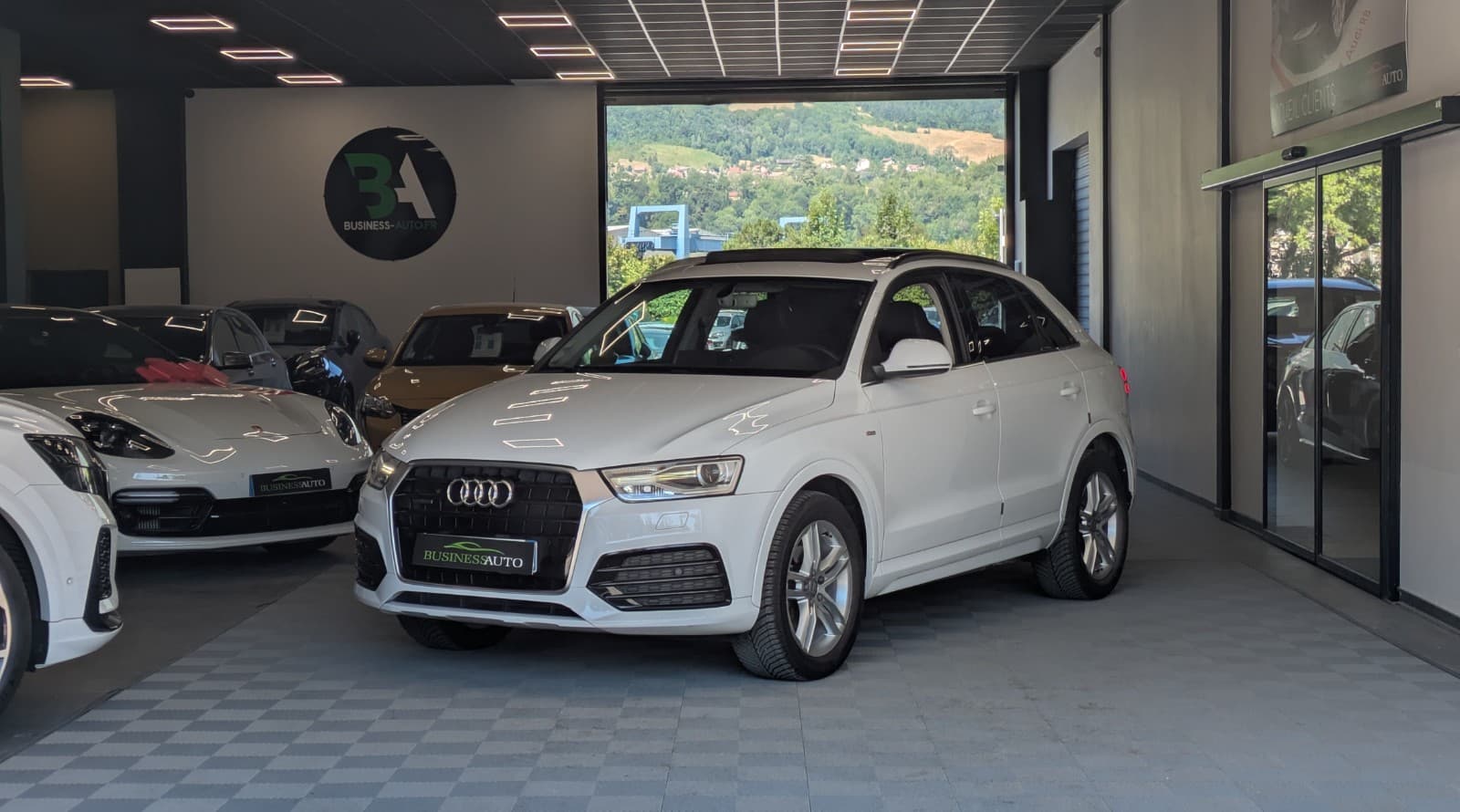 AUDI Q3