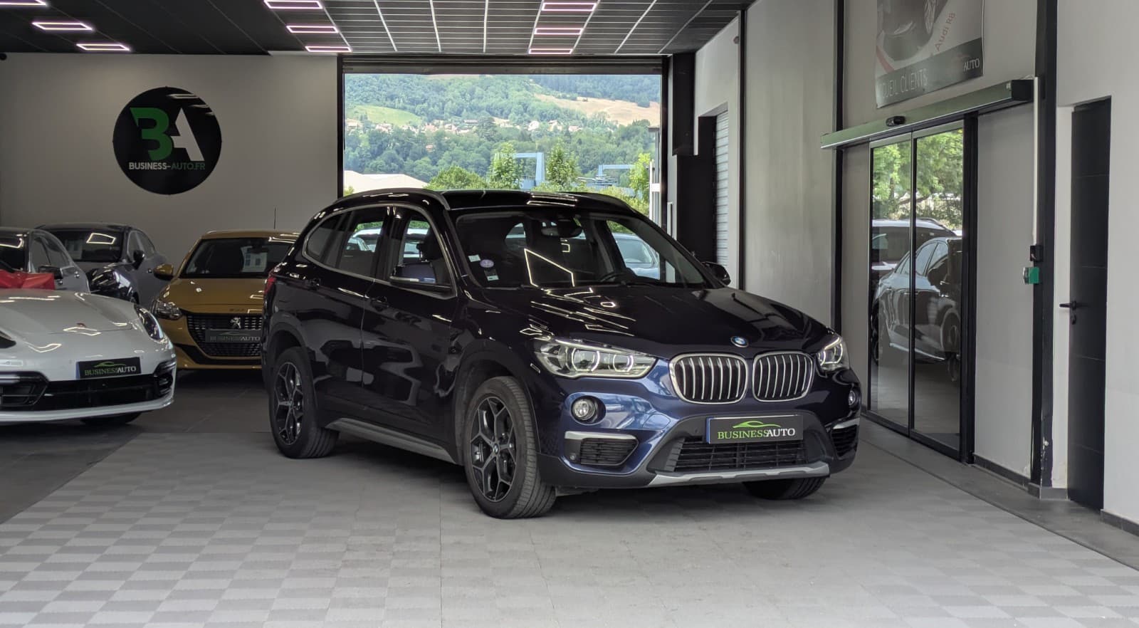 BMW X1 F48 LCI sDrive 18i 140cv xLine / Sièges Chauffants / GPS / Camera — photo 2