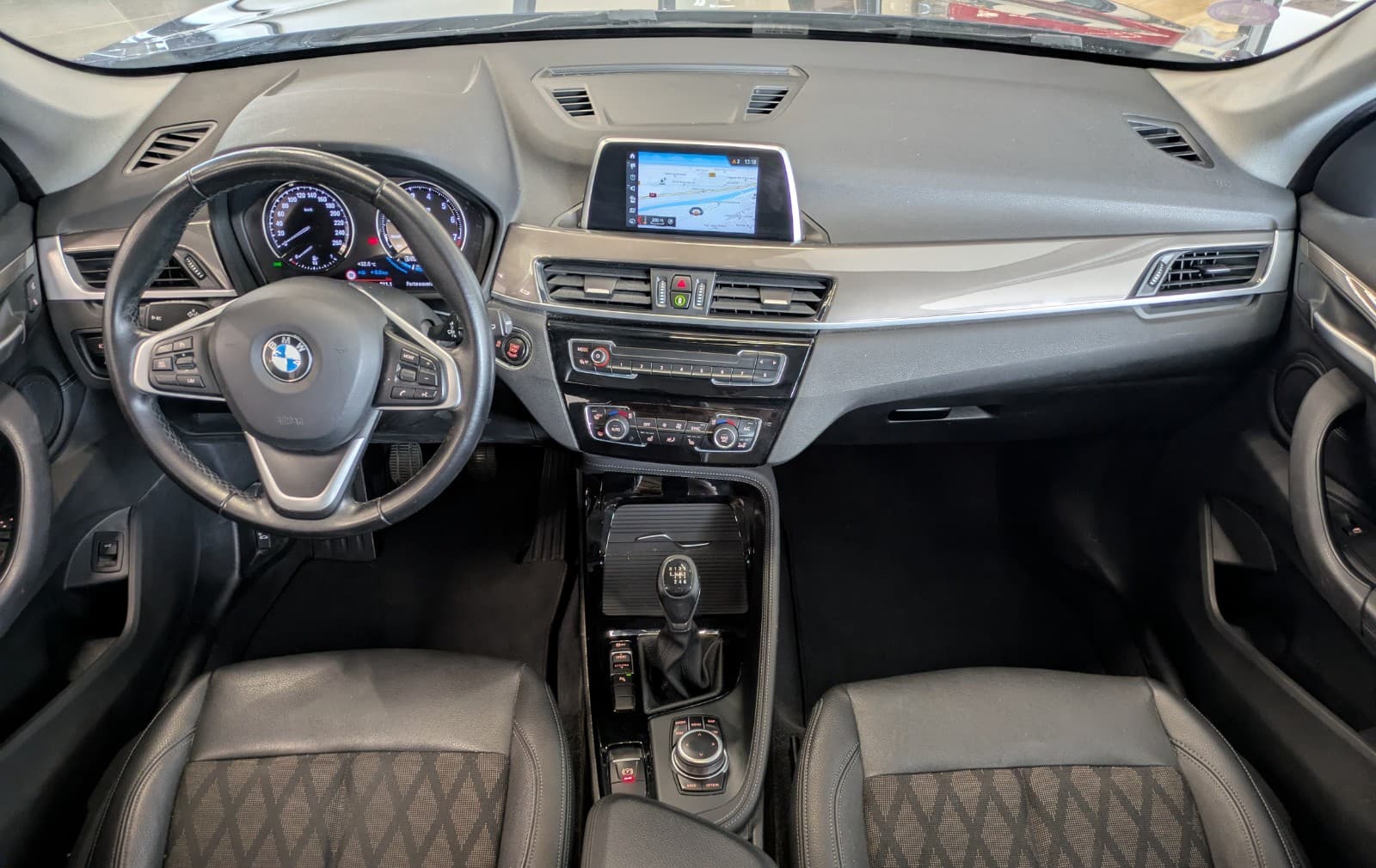 BMW X1 F48 LCI sDrive 18i 140cv xLine / Sièges Chauffants / GPS / Camera — photo 3